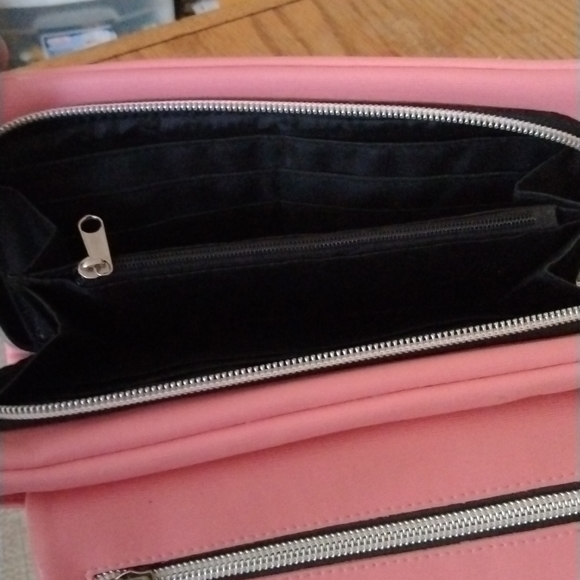 Kenneth Cole Reaction wallet - Picture 2 of 3